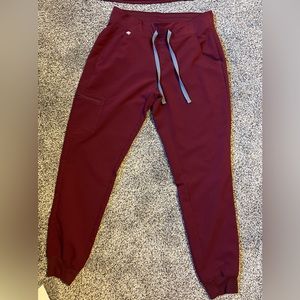 Figs Zamora jogger scrubs. Small/regular. Burgundy.